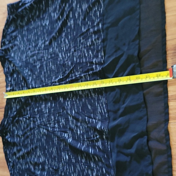 XL willow & Thread black and white specks crop top. - Picture 6 of 7